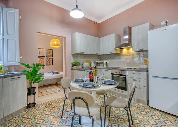 Charming Traditional 2 Bedroom Near Valletta Gbal1-1 *